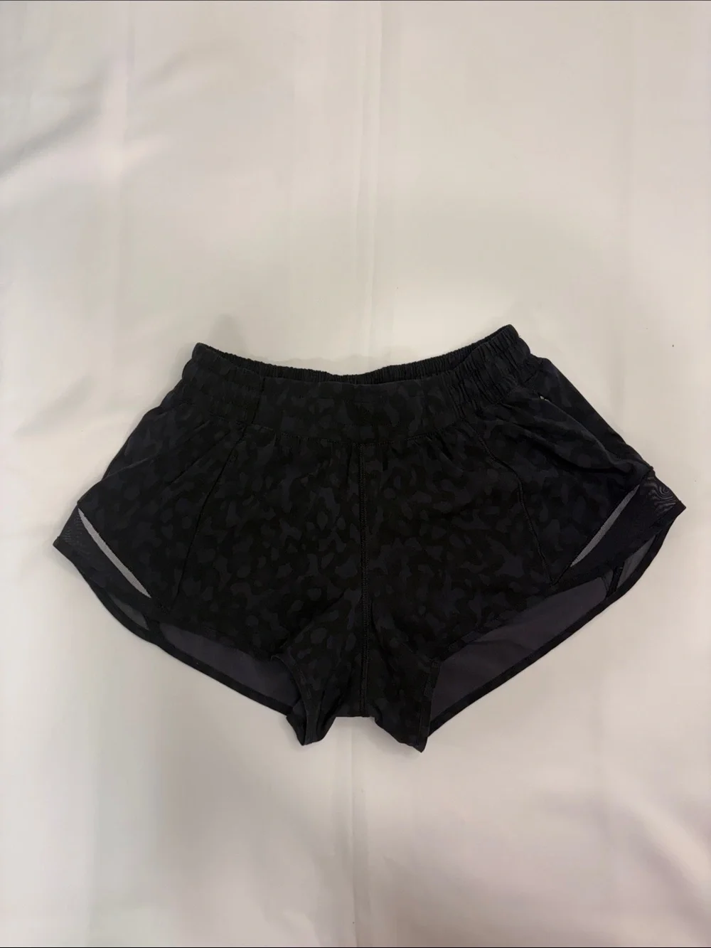 LULULEMON ATHLETICA BLACK MICRO-PRINT ATHLETIC SHORTS!